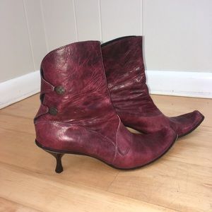 🍷👠 Vintage Maroon Cydwoq Heeled Leather Boots